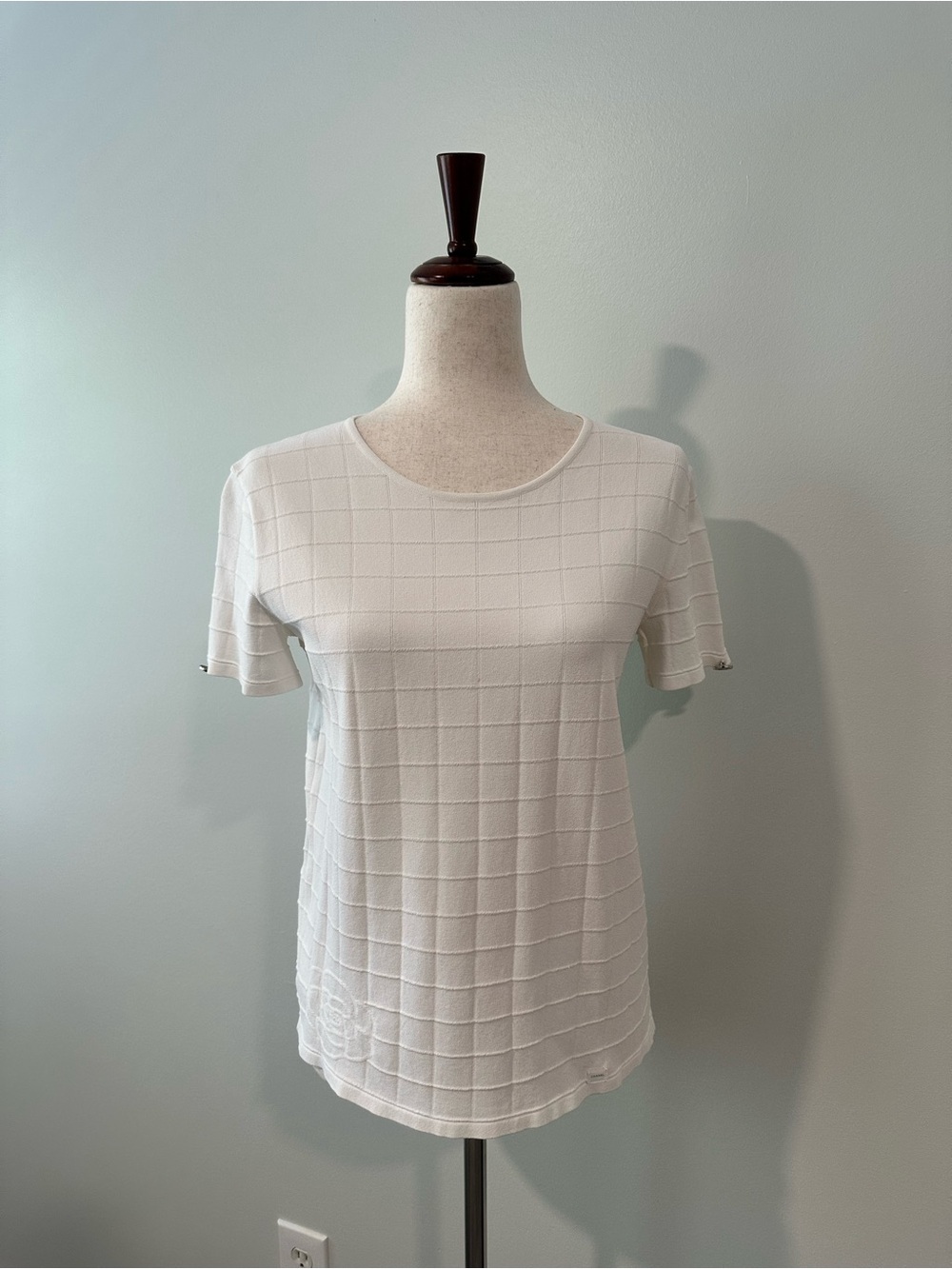 CHANEL Classic White Grid-Texture Short Sleeve Top